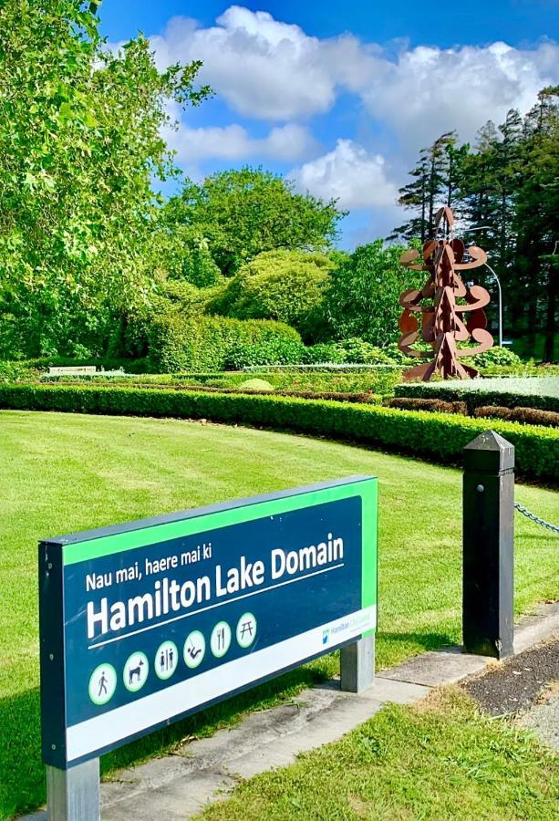 2 Bedroom Home Away From Home Near Cbd & Private Parking Hamilton Exteriör bild