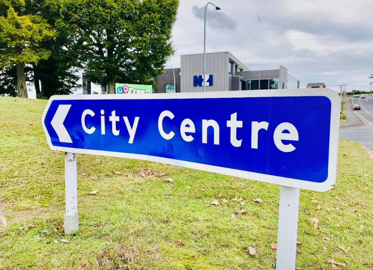 2 Bedroom Home Away From Home Near Cbd & Private Parking Hamilton Exteriör bild