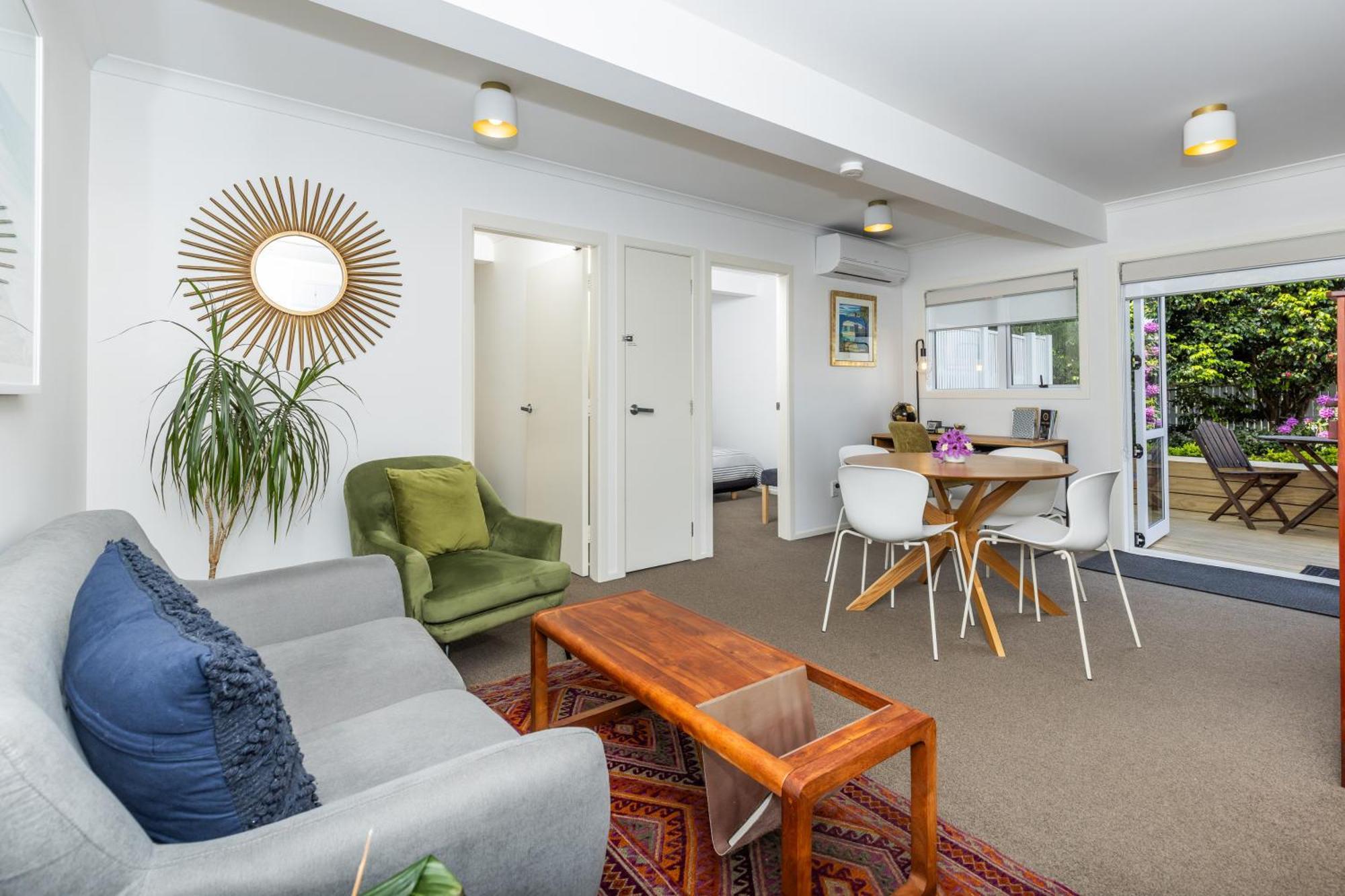 2 Bedroom Home Away From Home Near Cbd & Private Parking Hamilton Exteriör bild