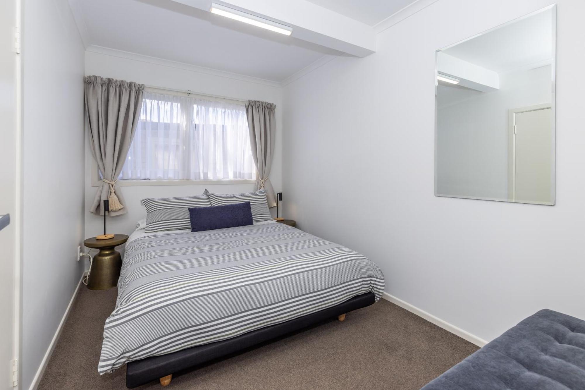 2 Bedroom Home Away From Home Near Cbd & Private Parking Hamilton Exteriör bild