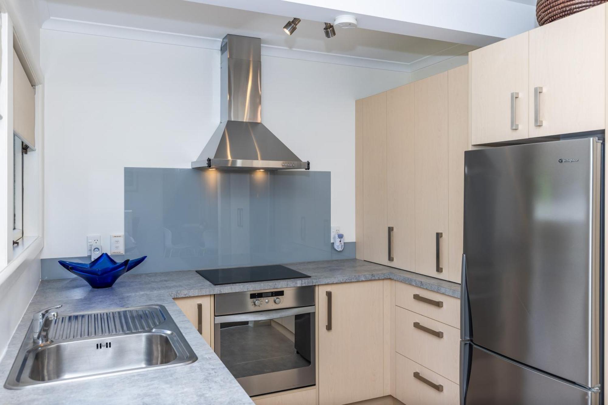 2 Bedroom Home Away From Home Near Cbd & Private Parking Hamilton Exteriör bild